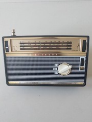 Hitachi WH-837E 3 band 8 transistor radio model