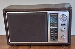 Vintage Realistic Tabletop AM/FM Radio Wood Veneer Tested Works