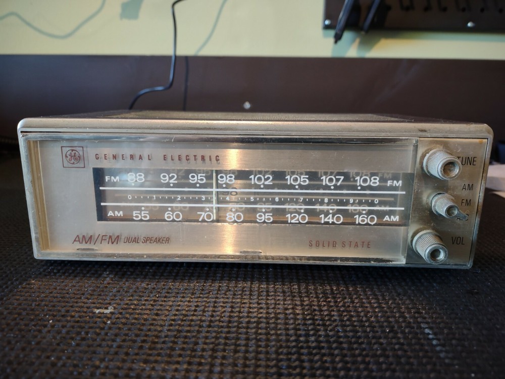Vintage Mid-Century General Electric (GE) AM/FM Dual Speaker Radio