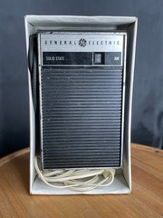 Vintage 1973 P-2790 GE Solid State AM Radio
