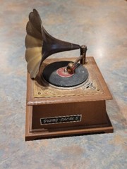 Vintage Gramy Phone 8 Victrola & Sony TR-1819 6 Transistor Tabletop Am Radios