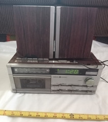 GE AM/FM clock radio cassette recorder – Model 7 4984A, tested & working.