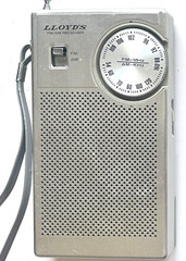 VINTAGE LLOYD&rsquo;S SILVER FM/AM RECEIVER HANDHELD PORTABLE RADIO N701 WORKS GREAT!