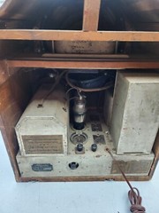 Vintage MAJESTIC Tube Radio Model 30-31? Powers On Read