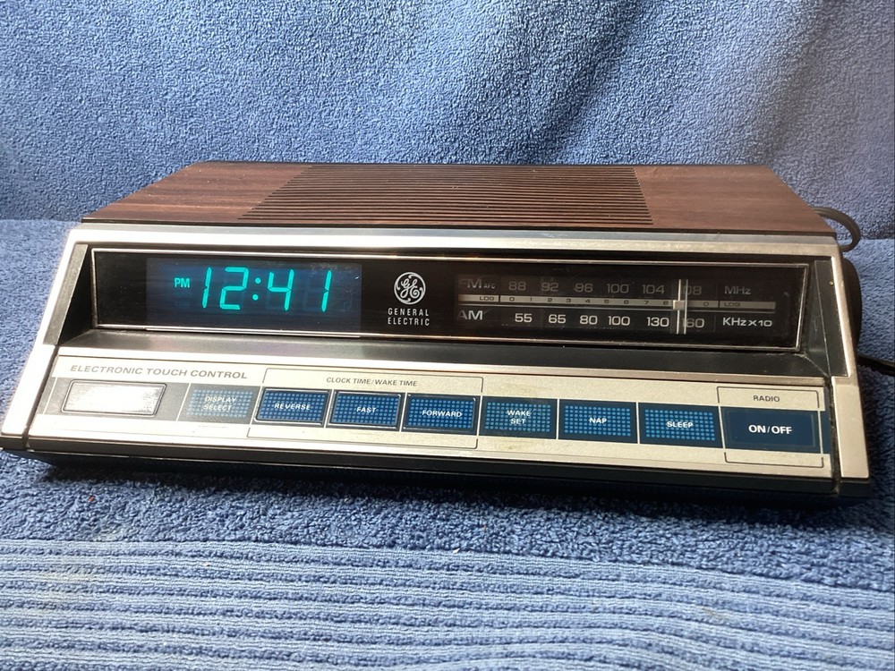GE General Electric Clock Radio AM/FM Alarm wood grain tested works fine