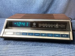 GE General Electric Clock Radio AM/FM Alarm wood grain tested works fine