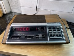 General Electric Programmable AM/FM Clock Radio 7-4870A Tested Works