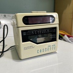 Vintage Lloyds CR201 AM/FM Clock Radio Cassette Player Cube *WORKS*