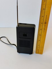 Vintage Magnavox 89 FM-AM Pocket Radio