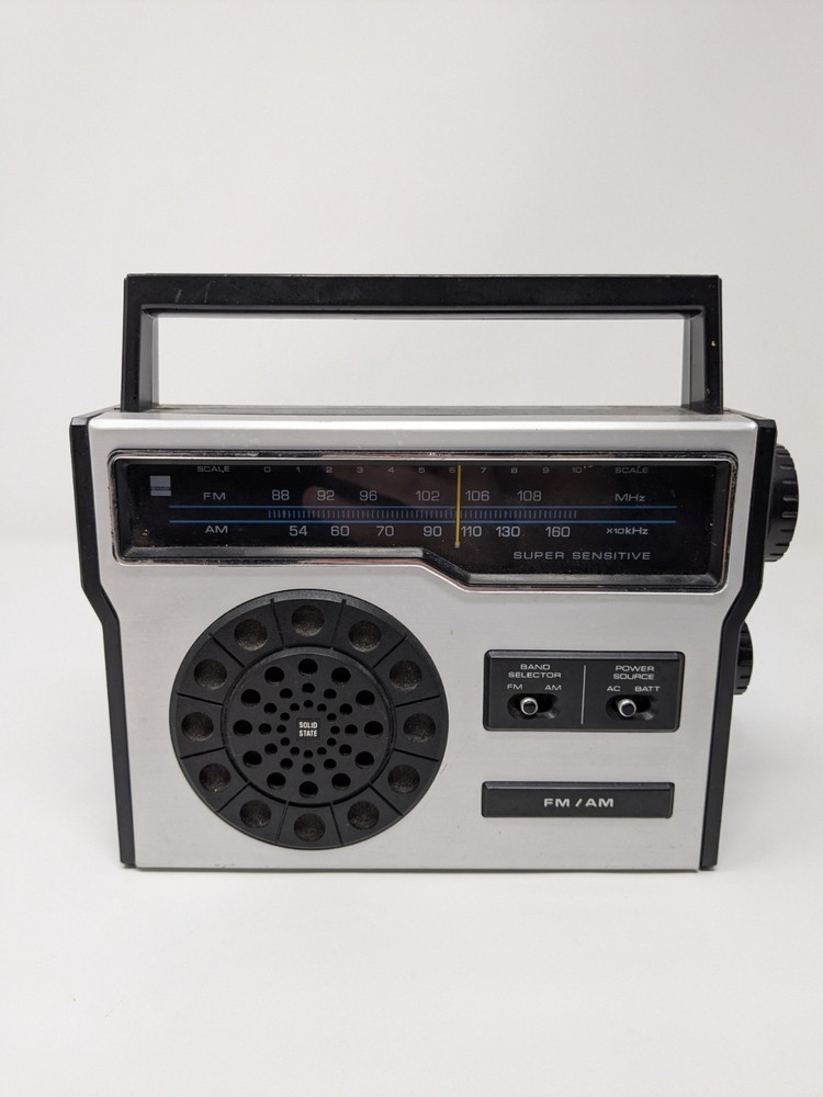 Vintage 1970&rsquo;s Sharp FX-210U Solid State Portable AM FM Radio AC Plug or Battery