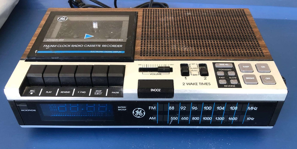 Vintage GE 7-4956B FM AM Alarm Clock Radio Cassette Recorder Wood Grain
