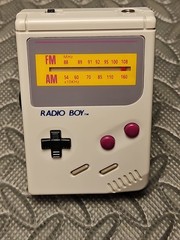 Vtg 1992 Mani RADIO BOY AM/FM Pocket Radio Game Boy Shape FOR PARTS / DISPLAY