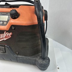 MILWAUKEE 49-24-0200 JOB SITE RADIO – POWERED BY ROCKFORD FOSGATE