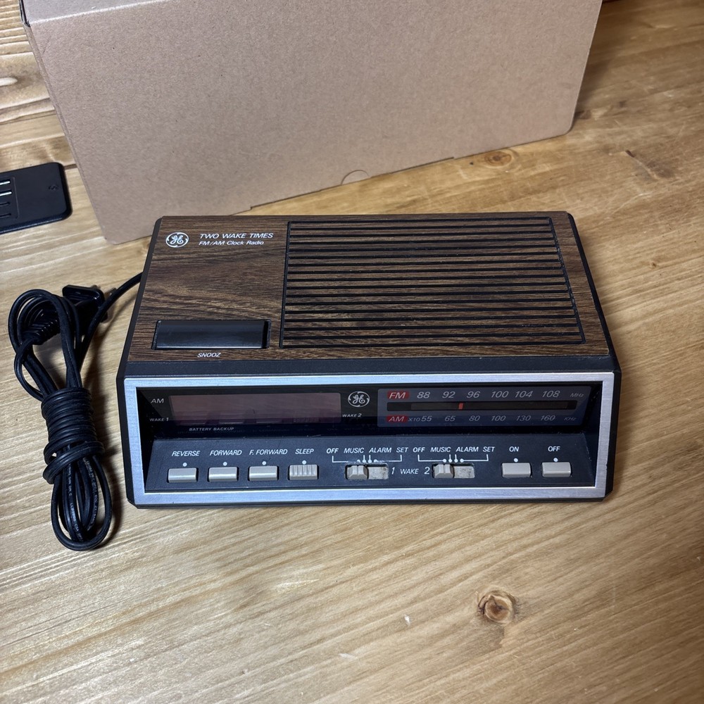 Vintage GE Model 7-4616B Two Wake Times FM/AM Alarm Clock Radio Works Great
