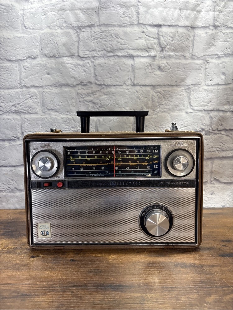 Vintage General Electric GE World Radio P-990A Shortwave/Longwave/FM Parts