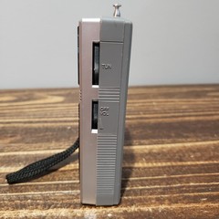 Vintage Radio Shack Realistic 12-718 AM/FM Transistor Radio Tested