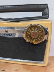 Vintage Motorola 5P33W Tube Radio Golden Voice Portable Battery or 117V UNTESTED