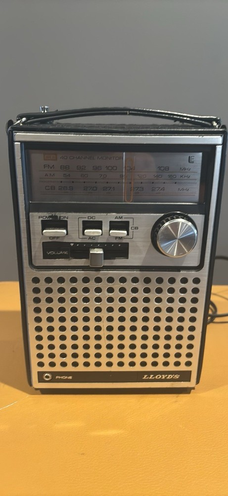 LLOYD,S AM FM CB Receiver Radio Model N713
