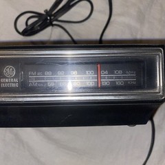 Vintage General Electric Alarm Clock Radio Model 7-4625c Faux Wood Grain Retro