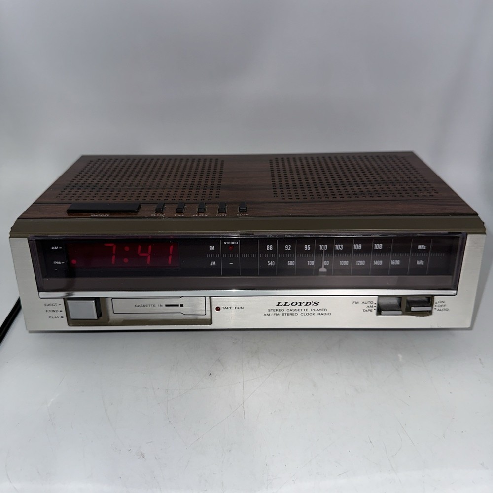 VINTAGE LLOYD&rsquo;S MODEL J249 AM/FM STEREO ELECTRONIC CLOCK RADIO with CASSETTE