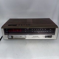 VINTAGE LLOYD&rsquo;S MODEL J249 AM/FM STEREO ELECTRONIC CLOCK RADIO with CASSETTE