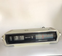 Vintage MIDLAND International Solid State AM FM Digital Clock Radio Model 11-396