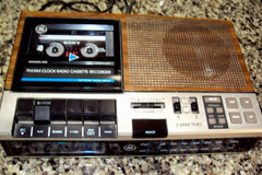 VINTAGE-GENERAL ELECTRIC FM/AM CLOCK RADIO CASSETTE RECORDER MODEL 7-4956B