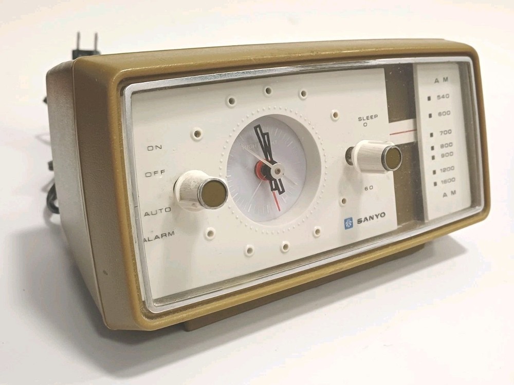 Vintage Green Sanyo Model 6CA-T20 Alarm Clock / Working Condition/ Rare Color