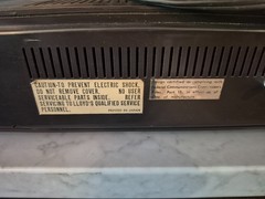 LLOYD&rsquo;S SOLID STATE 2 SPEAKER CLOCK/RADIO MODEL Vintage 9J42G-37A Alarm Clock