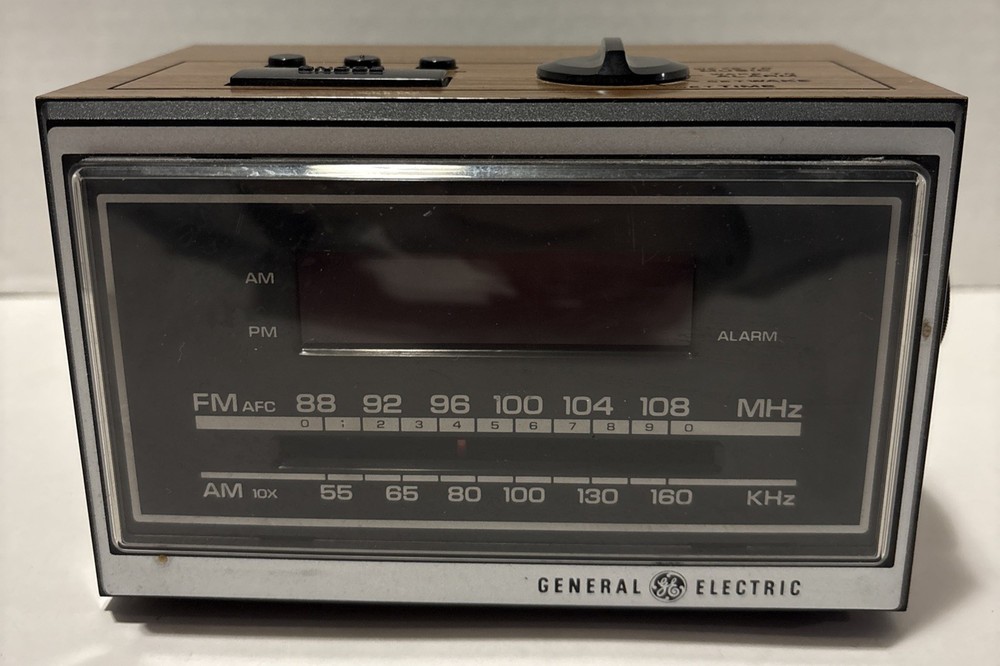 Vintage GE General Electric AM FM Radio Alarm Clock Model 7-4620F-Tested/Works