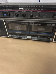 Realistic Model 14-799 AM / FM Radio With Cord and Battery Power double cassett
