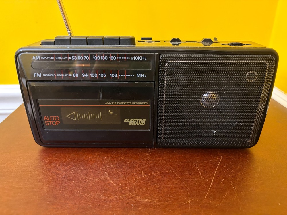 Vintange Electro Brand Portable AM/FM Radio Cassette Player Model 7937 Tested