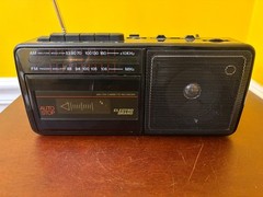 Vintange Electro Brand Portable AM/FM Radio Cassette Player Model 7937 Tested