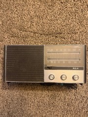 RCA RZC243W AM/FM Radio Wood Case Tone & Tuning Control Vintage Tabletop