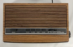 Vtg General Electric 7-4625C Walnut Wood Grain AM/FM Digital Alarm Clock Radio