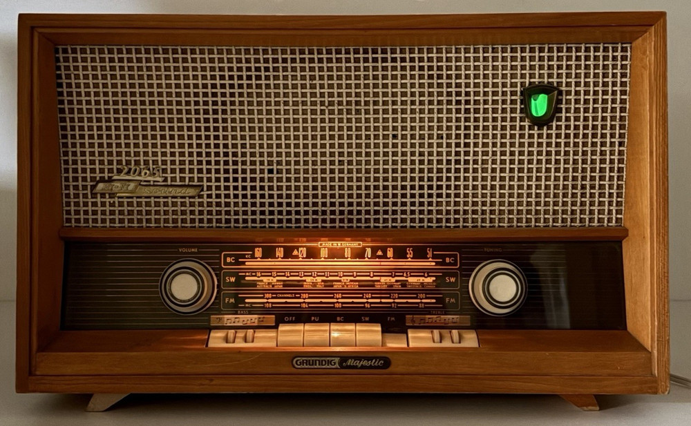 Grundig Majestic 2065 USA Tabletop Tube Radio Mid Century West Germany