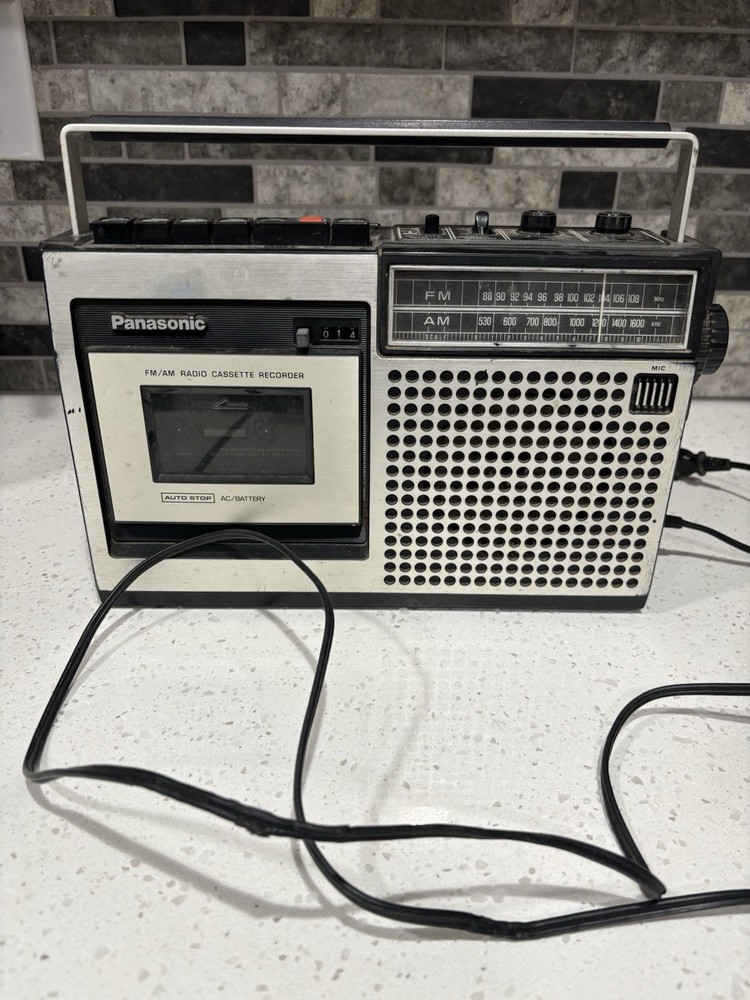 Panasonic RQ-542AS AM/FM Cassette Radio w AC Cord Working **READ***