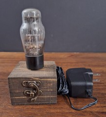 Old Vintage Radio Lighted Vacuum Tube – Novelty Night Light / LED Amp Desk Lamp