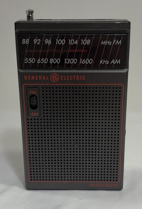 Vintage GE General Electric AM/FM Pocket Radio Model 7-2582G Portable W/ Manual