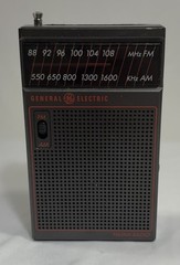 Vintage GE General Electric AM/FM Pocket Radio Model 7-2582G Portable W/ Manual