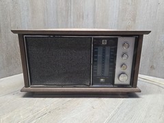 Vintage RCA Dual Speaker AM/FM Solid State Radio Walnut Cabinet RLC60W