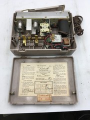 Vintage « THE COMPANION » BULOVA 3 Way Portable Vacuum Tube Radio 208 Parts RS