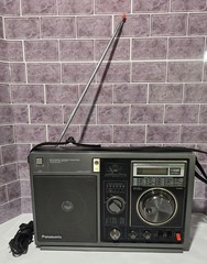 VTG Panasonic Model No. RF-B300 Short Wave Radio Must See *Tested & Working*