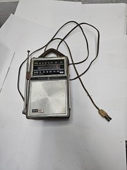 Vintage General Electric P977E AM/FM Radio: AC/DC Power, Leather Case