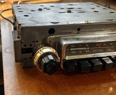 Vintage Motorola FM200A AM/FM Gold Pushbutton Car Radio Stereo 12V USA S/N 30147