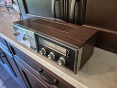 LLOYD&rsquo;S SOLID STATE 2 SPEAKER CLOCK/RADIO MODEL Vintage 9J42G-37A Alarm Clock