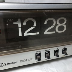 Emerson BigTime AM/FM Radio Flip Clock Model R 5003 (Needs Repair)