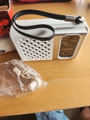 Vintage 1970s Sanyo Portable AM Radio – Retro