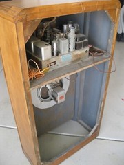 Watch video – Vintage Delco R 1129 Console Radio with Jensen–AS IS–FOR PARTS