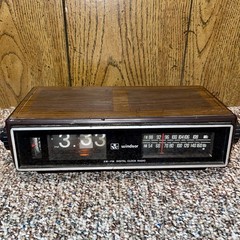 Vintage Windsor Model 2069P Flip Alarm Clock AM FM Radio 1970s